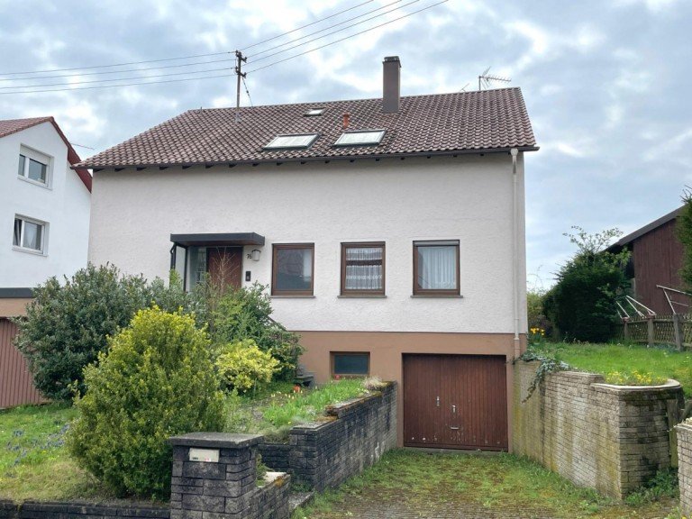 Hauptbild: RESERVIERT! Viel Platz f�r die ganze Familie: Zweifamilienhaus mit gro�em Garten