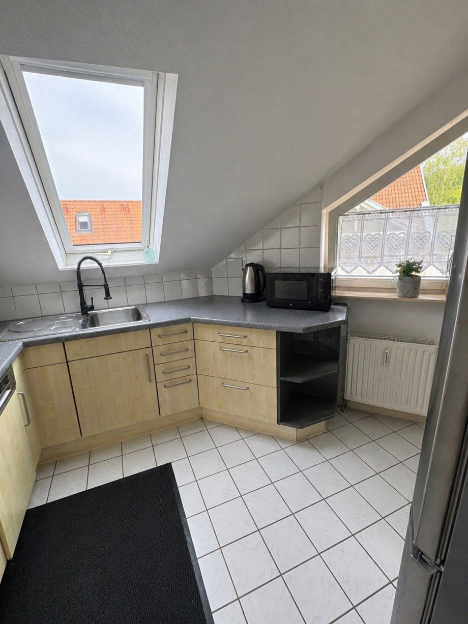 K�che-KI-bearbeitet(pers�nliche Gegenst�nde entfernt) Maisonettewohnung Remshalden-Grunbach