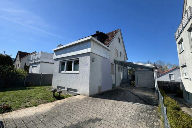 Hauptbild: Perfekt gelegen zwischen Bahnhof und Innenstadt! Doppelhaush�lfte mit Garten & Zweifamilien-Option