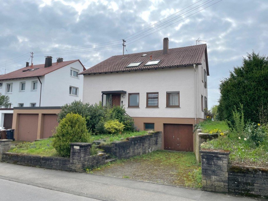 Haus mit Doppelgarage Zweifamilienhaus Leutenbach- Nellmersbach