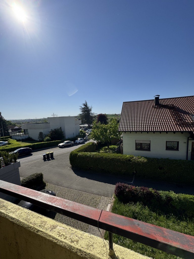Aussicht vom Balkon Neckarrems Dachgeschosswohnung Helle DG-Wohnung mit Garage im Zweifamilienhaus in ruhiger Lage von Neckarrems