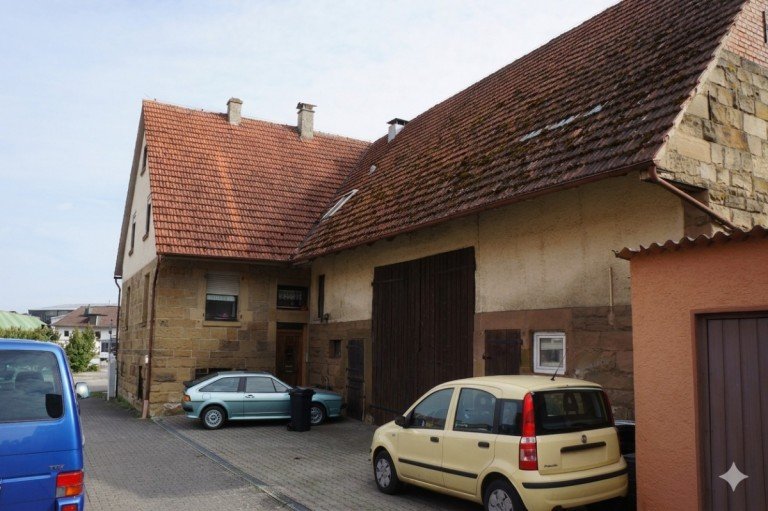 Seitenansicht Vorderseite Pfaffenhofen Haus Wohnen, Arbeiten, Erweitern: Zweifamilienhaus mit Werkstatt, Scheune & optional Baugrundst�ck
